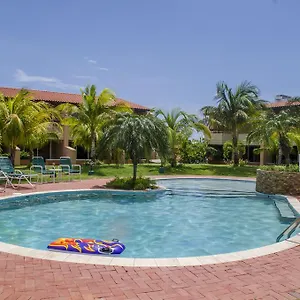 Family-flexication-friendly Villa, Few Steps From Eagle Palm Beach